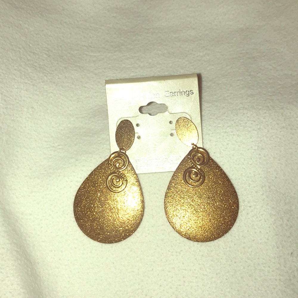 Gold earrings